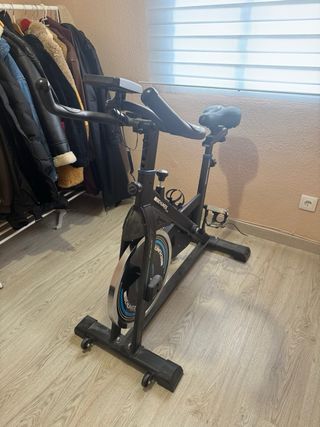 Bicicleta estática BH Fitness