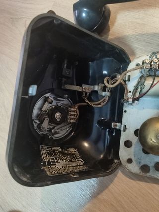 Teléfono antiguo baquelita negro de pared