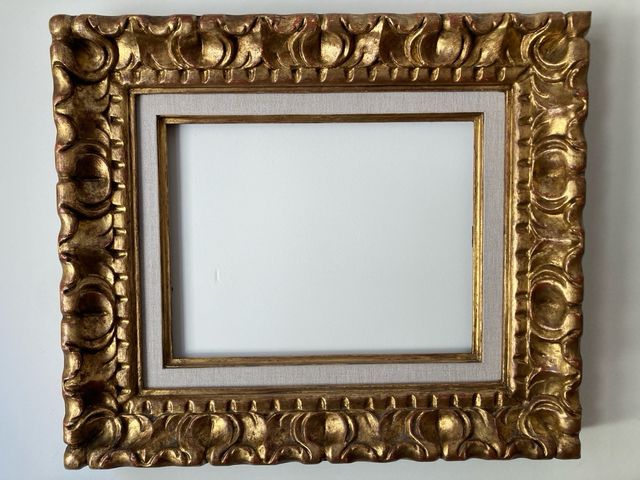 Marco artesano pan oro. Interior 34x26. Ext. 55x47