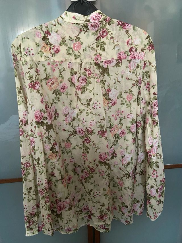 Blusa floral beige