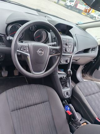 Opel Zafira Tourer 2015