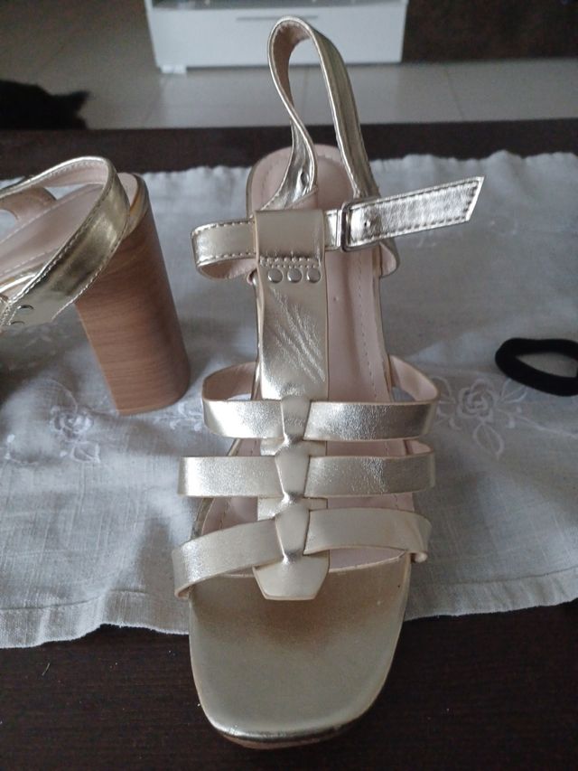 Zapatos plataforma dorados mujer