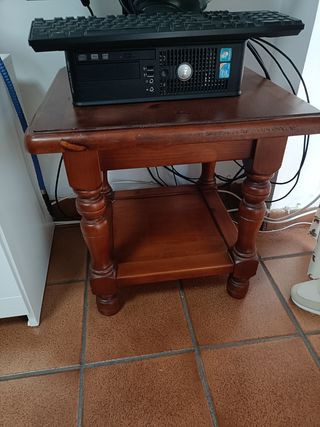 Mesita madera marrón