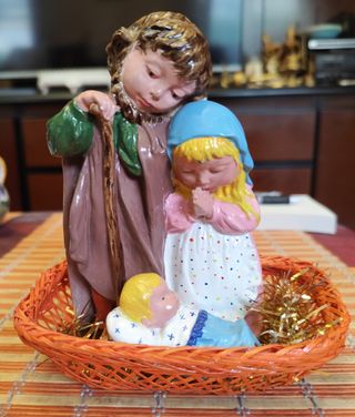 Pesebre familiar pintado a mano