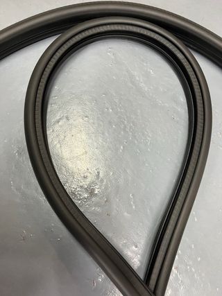 Junta goma puerta delantera izquierda BMW X1 F48