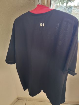 Camisa The Hundreds 2L negra y roja