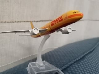 Avion DHL