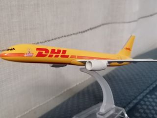 Avion DHL