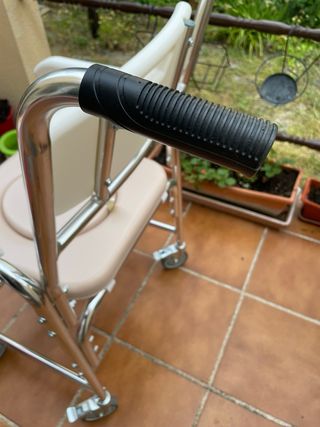 Silla de ducha con ruedas