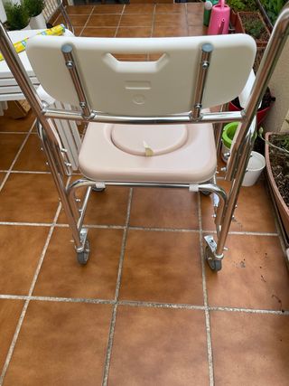 Silla de ducha con ruedas