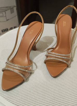 Tacones Zara dorados