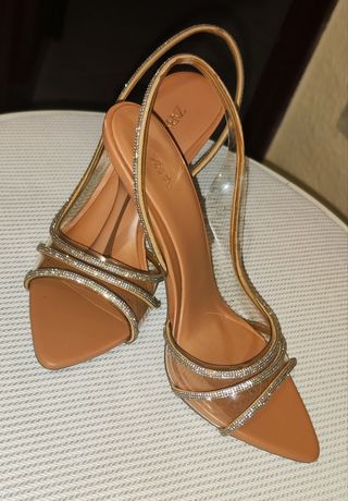 Tacones Zara dorados