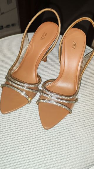 Tacones Zara dorados