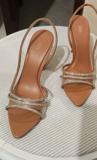 Tacones Zara dorados