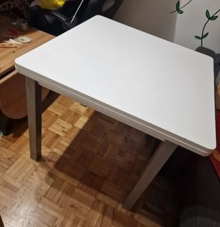 Mesa plegable blanca - cuadrada