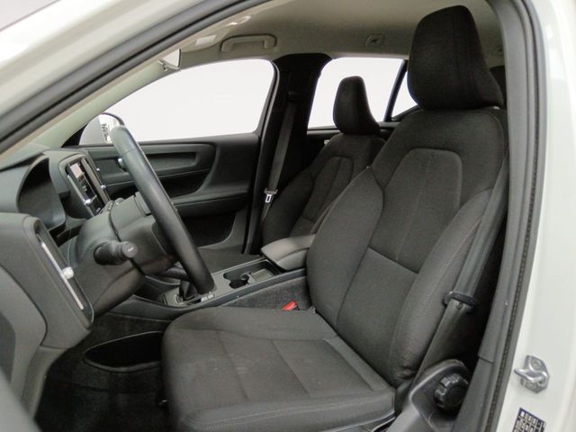 Volvo XC40 Momentum Core 2WD