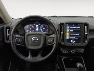 Volvo XC40 Momentum Core 2WD