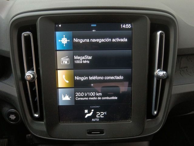 Volvo XC40 Momentum Core 2WD