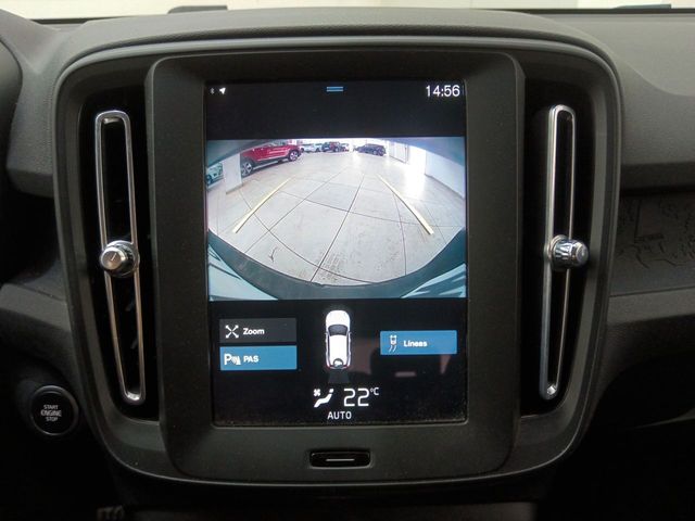 Volvo XC40 Momentum Core 2WD