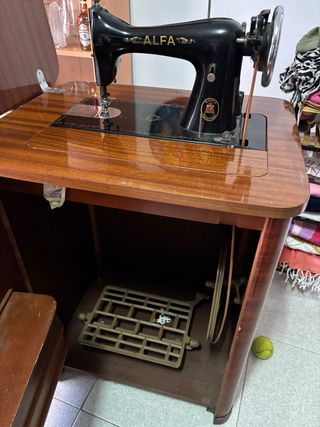 Máquina coser Alfa Antigua