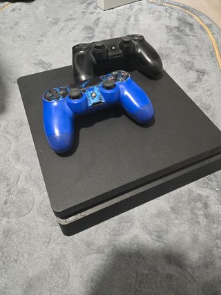 PS4 Slim 1TB + 2 mandos