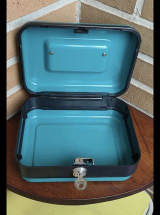 CAJA METÁLICA DE SEGURIDAD.