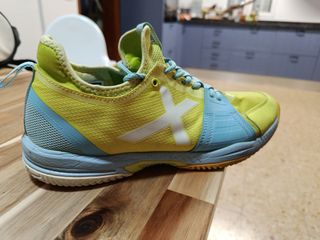 Zapatillas Munich pádel - amarillas y azules