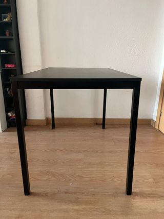 Mesa Ikea negra - metal y madera