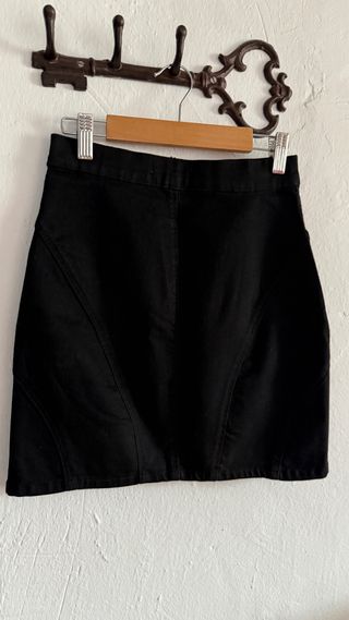 Mini falda negra