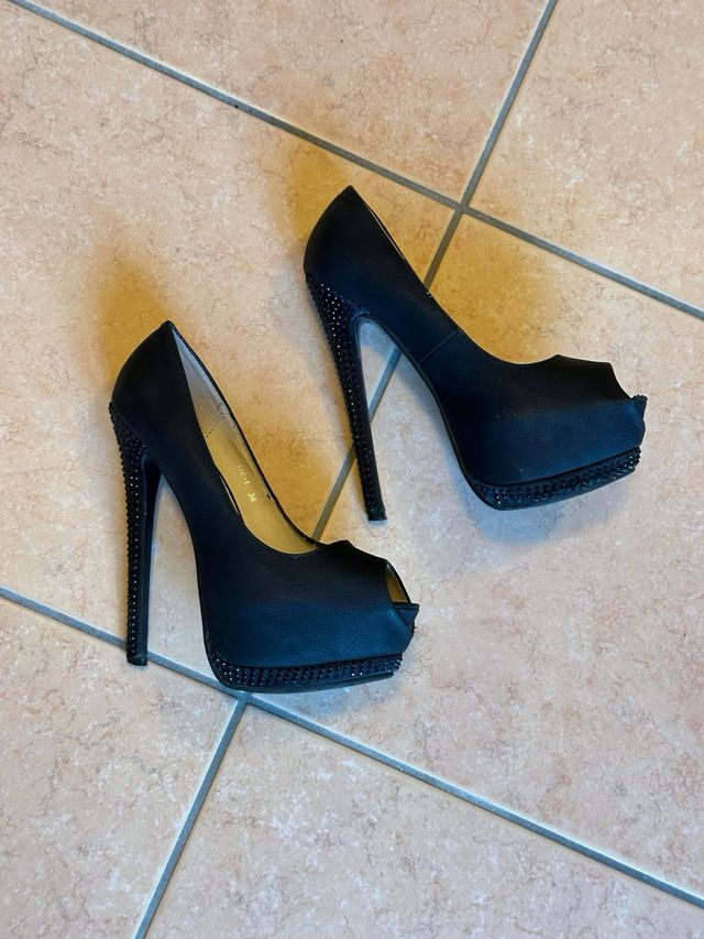 Tacchi neri donna - eleganti e comodi