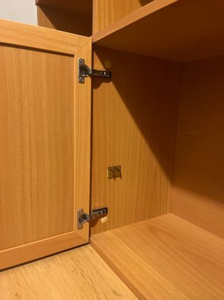 Mueble salón madera 3 puertas.
