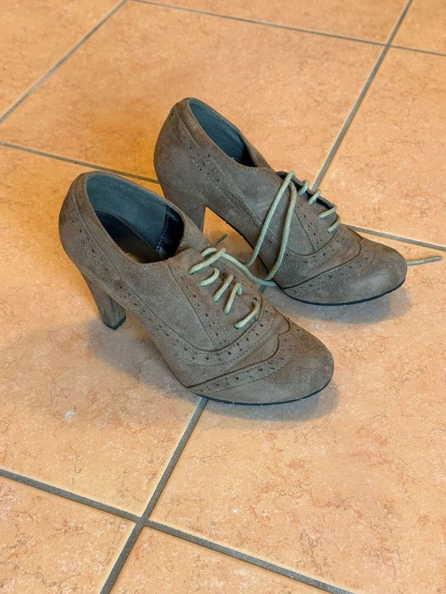 Stivaletti scamosciati