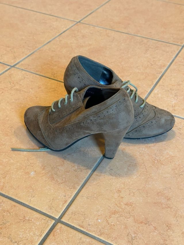 Stivaletti scamosciati