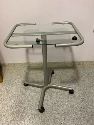 Mesa auxiliar cristal y metal