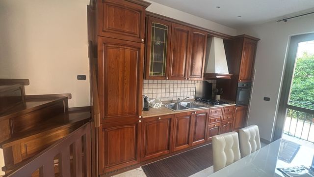 Cucina in legno marrone