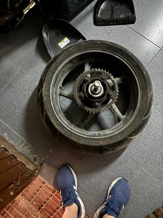 Llanta trasera HONDA HORNET PC41