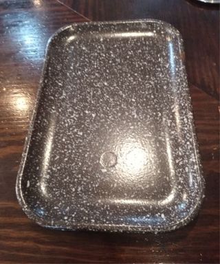 Fuente jaspeada negra y gris