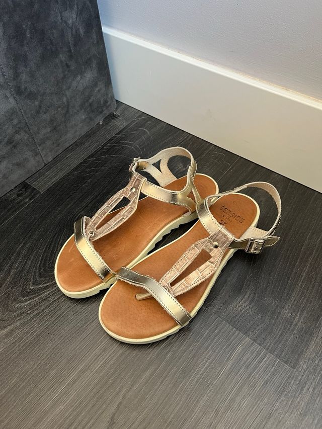 Sandalias Seaside doradas mujer