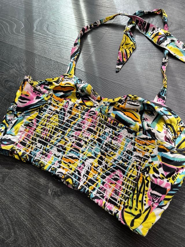 Top corto estampado multicolor