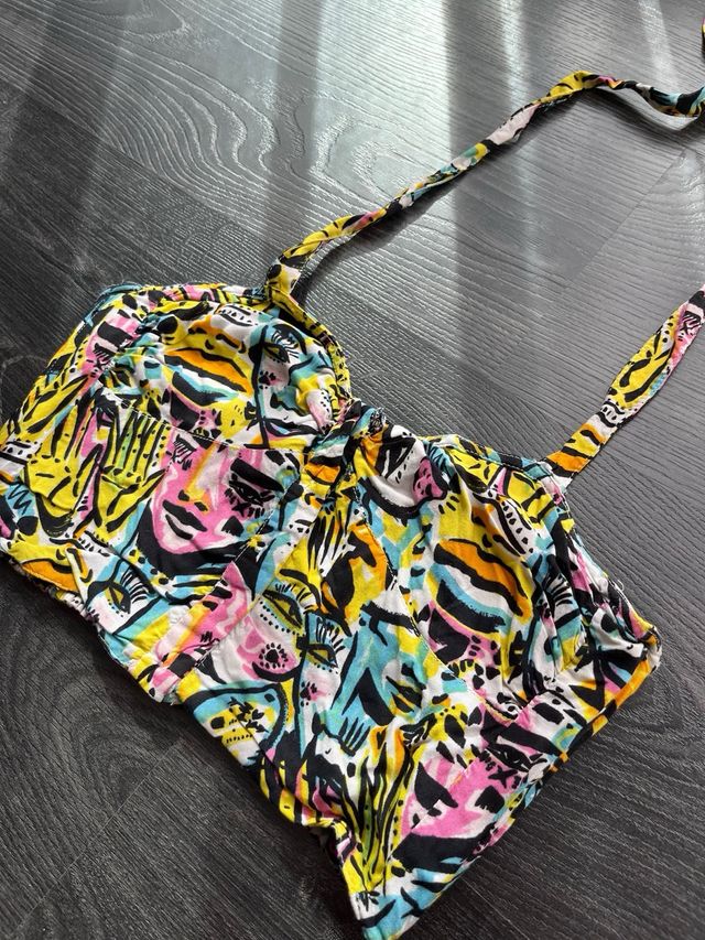 Top corto estampado multicolor