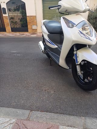 Honda Dylan 125cc - Scooter blanca