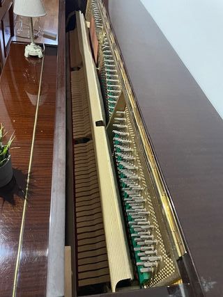 Piano Rösler vertical, madera