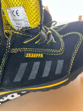 Zapatos seguridad SKARPA - negros/amarillos