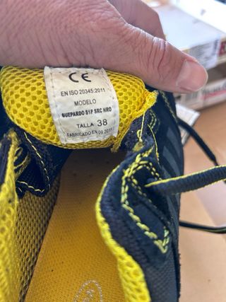 Zapatos seguridad SKARPA - negros/amarillos