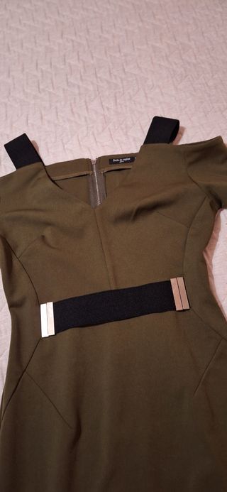 Vestido entallado verde oliva