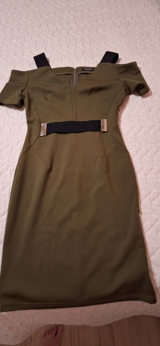 Vestido entallado verde oliva