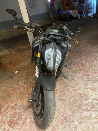 KTM 790 Duke - 105cv.  23.000km.