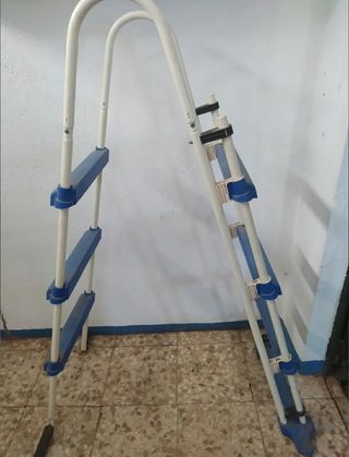 Escalera piscina - Blanca y Azul