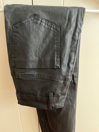 Pantalones cuero negros