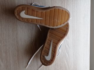 Zapatillas Nike SB blancas y azules